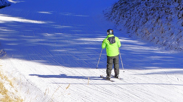 skiing