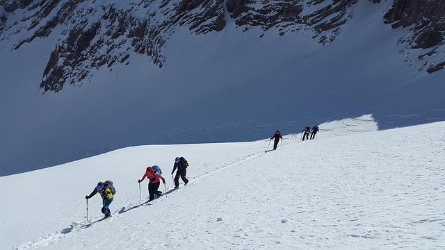 skiing